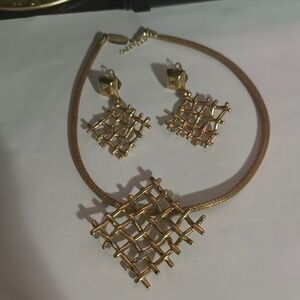 Elegant Gold Necklace and Earring Set